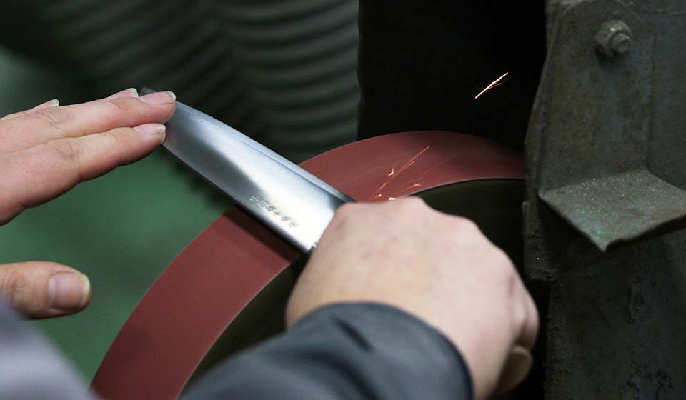 中川政七商店オリジナルの「最適包丁」ができるまで。関のものづくりを間近で見学。