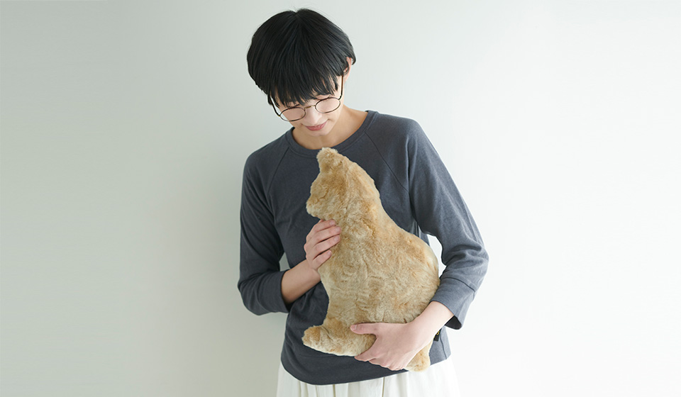 本物のような抱き心地で、気づけば撫でてしまいます。「Fabrico NEKO」