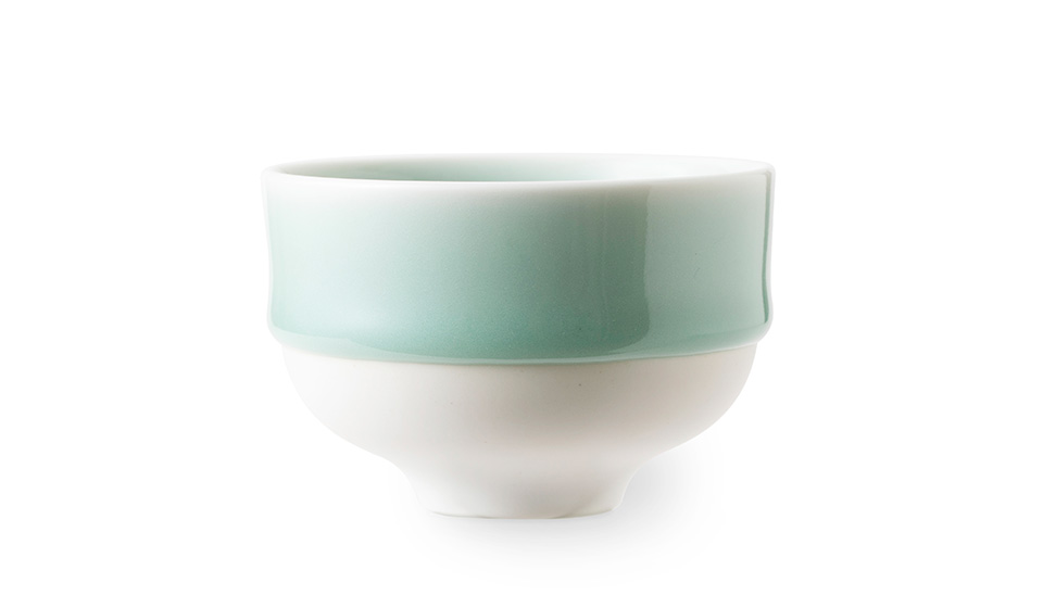 日常使いできる青磁のうつわに出会いました。鍋島 虎仙窯の「青磁煎茶碗」