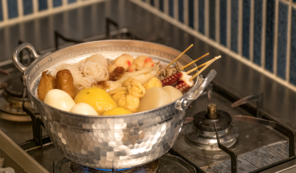 カレーや煮込みの後も、汚れがするりと落ちていきます。「姫野作.　段付鍋」