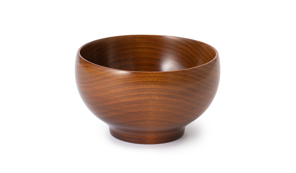 大中小と揃えたくなるシルエットと使い心地です。薗部産業の「めいぼく椀」